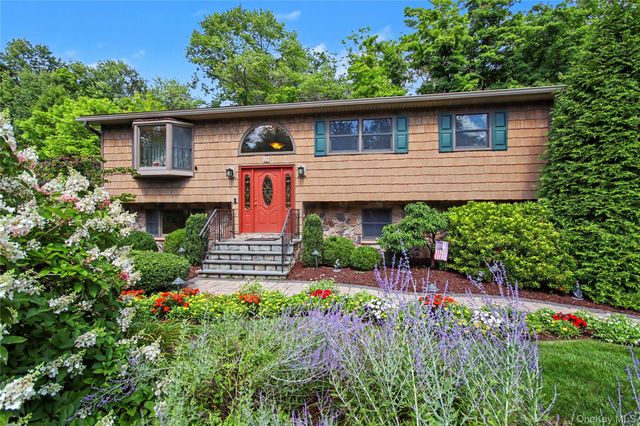 17 Scotsdale Road, Carmel, NY 10512