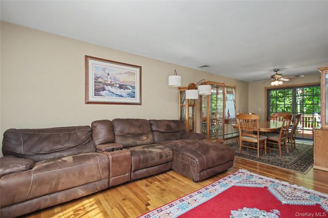 17 Scotsdale Road, Carmel, NY 10512