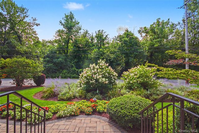 17 Scotsdale Road, Carmel, NY 10512