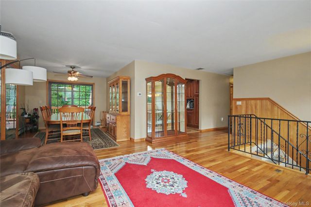 17 Scotsdale Road, Carmel, NY 10512