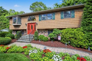 17 Scotsdale Road, Carmel, NY 10512