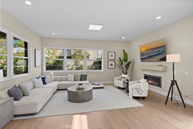 77 Pelican, Irvine, CA 92618