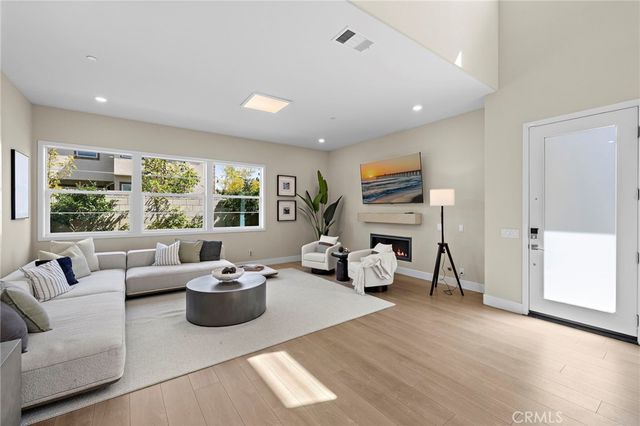 77 Pelican, Irvine, CA 92618