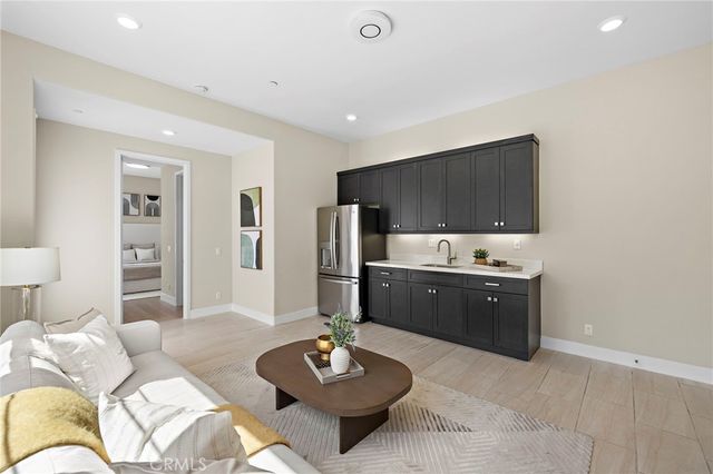 77 Pelican, Irvine, CA 92618