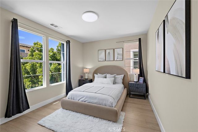 77 Pelican, Irvine, CA 92618