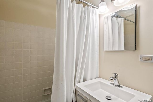 152-18 Union Turnpike 4 P, Flushing, NY 11367