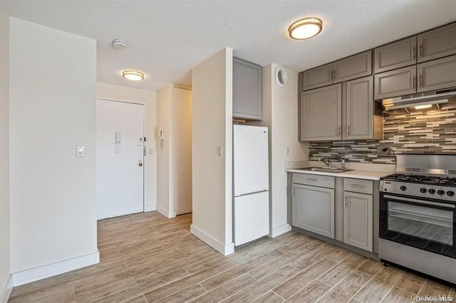 152-18 Union Turnpike 4 P, Flushing, NY 11367