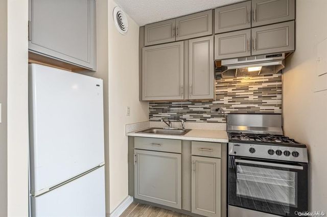 152-18 Union Turnpike 4 P, Flushing, NY 11367