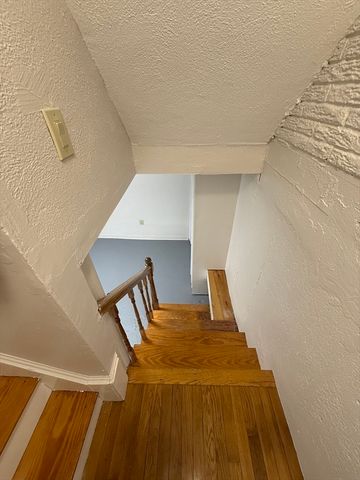 39 Silvia Ct 39, Boston, MA 02136