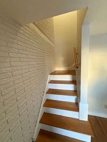 39 Silvia Ct 39, Boston, MA 02136