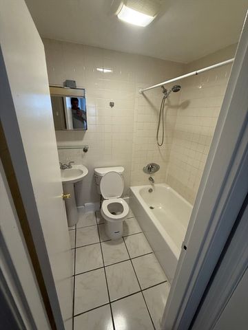 39 Silvia Ct 39, Boston, MA 02136