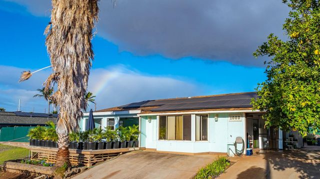 1669 Hoonanea St, Kihei, HI 96753