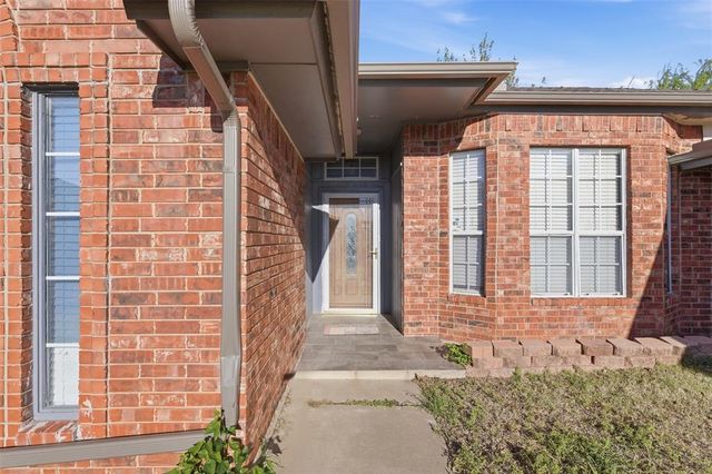 8401 Woodbend Drive, Oklahoma City, OK 73135