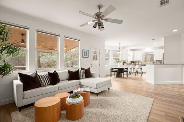 6702 WINNIPEG CV, Austin, TX 78759