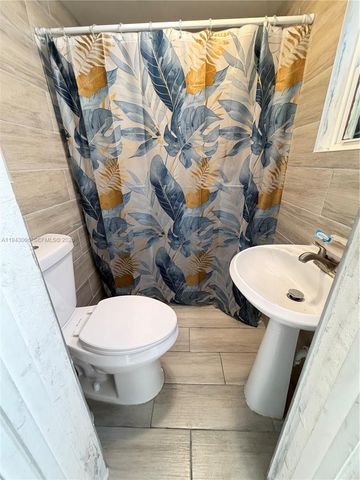 11201 NW 12th Ave 2, Miami, FL 33168