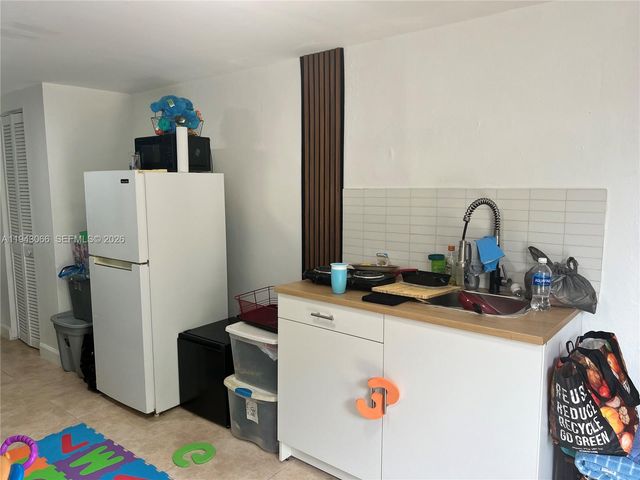 11201 NW 12th Ave 2, Miami, FL 33168