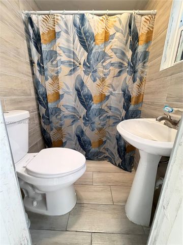 11201 NW 12th Ave 2, Miami, FL 33168