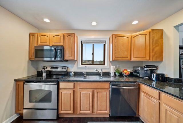 69 Bayberry Lane, Londonderry, NH 03053