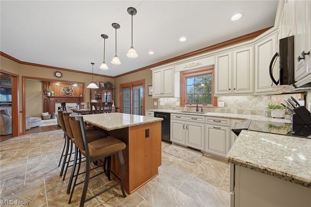 2536 Chadwell Circle NW, North Canton, OH 44720