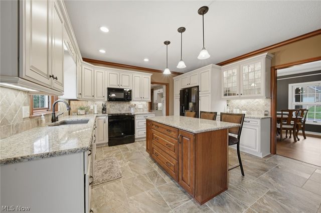 2536 Chadwell Circle NW, North Canton, OH 44720