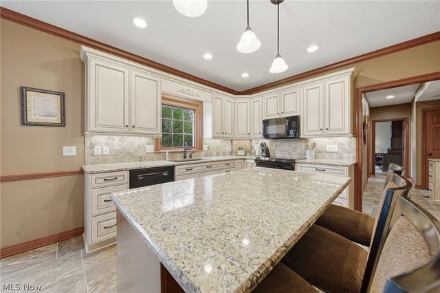 2536 Chadwell Circle NW, North Canton, OH 44720