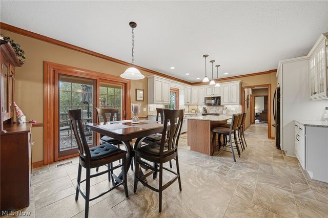 2536 Chadwell Circle NW, North Canton, OH 44720