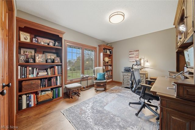 2536 Chadwell Circle NW, North Canton, OH 44720
