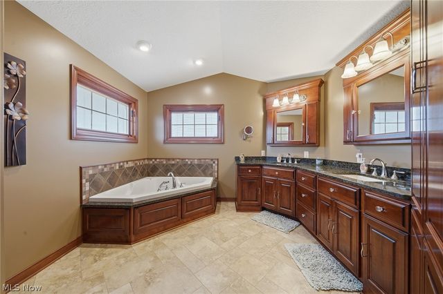 2536 Chadwell Circle NW, North Canton, OH 44720