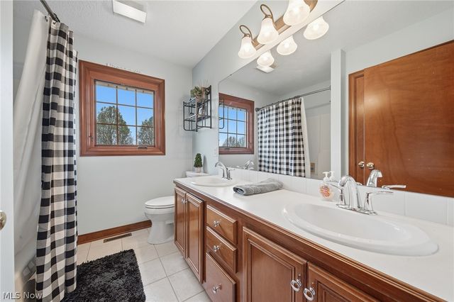 2536 Chadwell Circle NW, North Canton, OH 44720