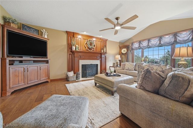 2536 Chadwell Circle NW, North Canton, OH 44720