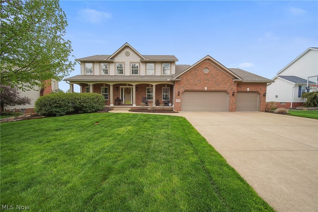 2536 Chadwell Circle NW, North Canton, OH 44720