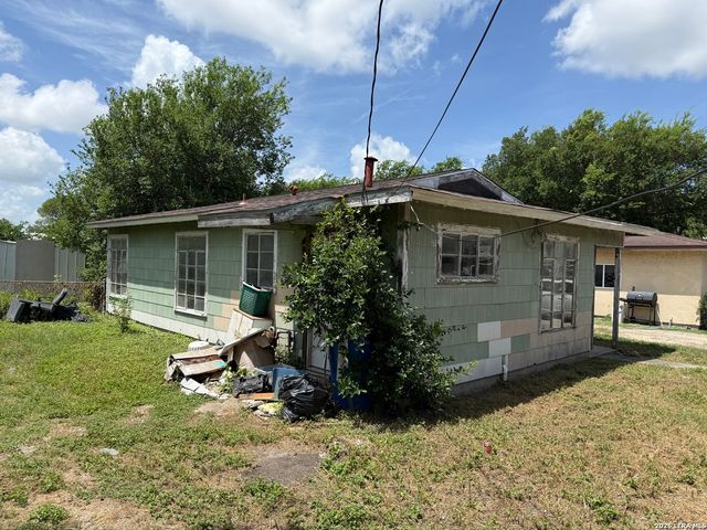 318 Sterling St, San Antonio, TX 78220