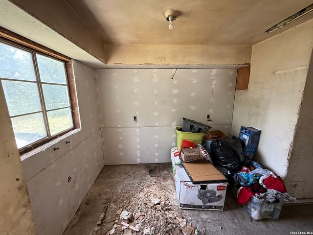 318 Sterling St, San Antonio, TX 78220