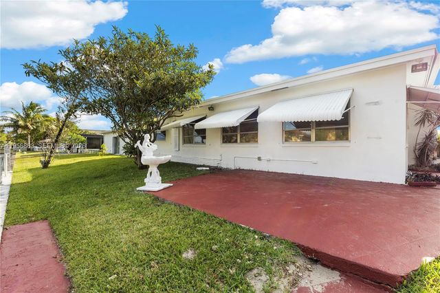 5706 NW 81st Ave, Tamarac, FL 33321