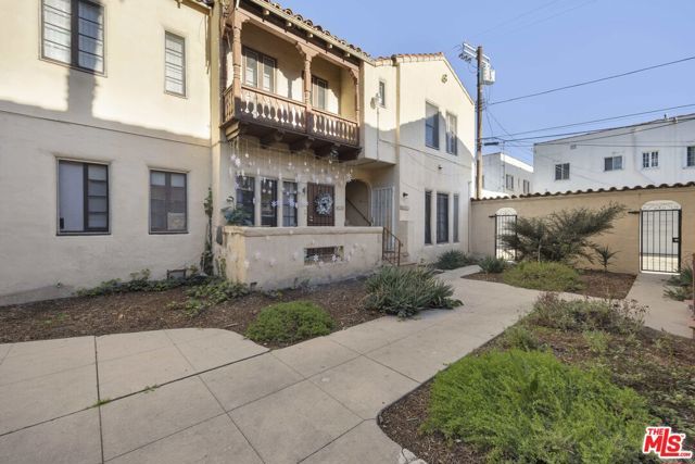 4172 Leimert Boulevard, Los Angeles, CA 90008