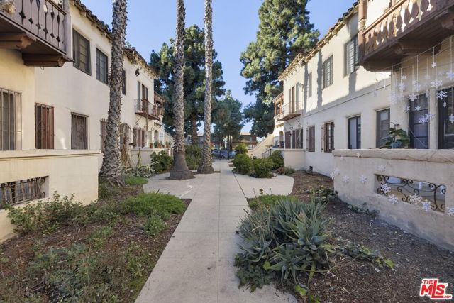 4172 Leimert Boulevard, Los Angeles, CA 90008