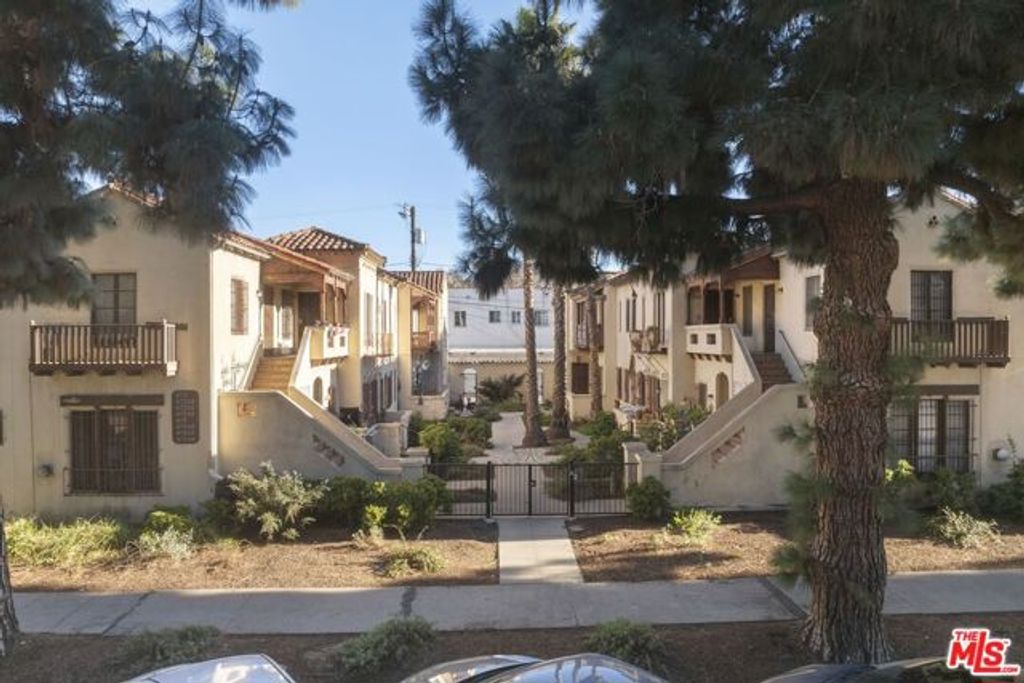 4172 Leimert Boulevard, Los Angeles, CA 90008