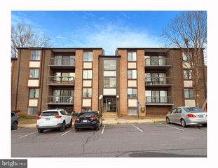 9718 KINGSBRIDGE DR #101, Fairfax, VA 22031