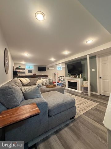 715 SWARTHMORE AVE, Folsom, PA 19033