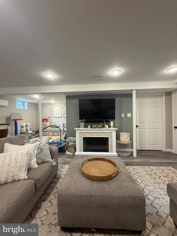 715 SWARTHMORE AVE, Folsom, PA 19033