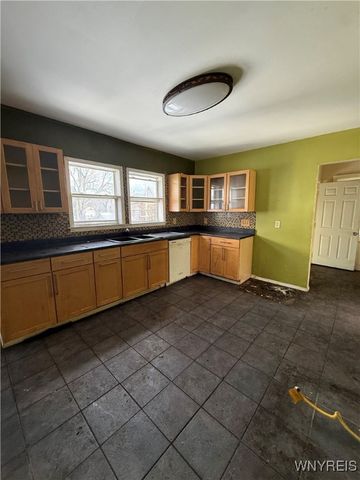 95 Sheffield Avenue, Buffalo, NY 14220