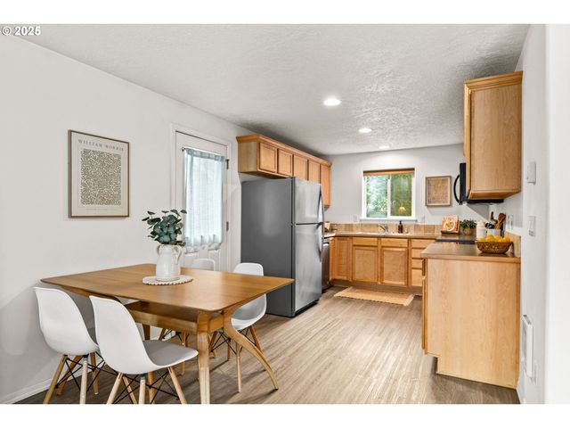 3031 HUMMINGBIRD Ln, Eugene, OR 97405