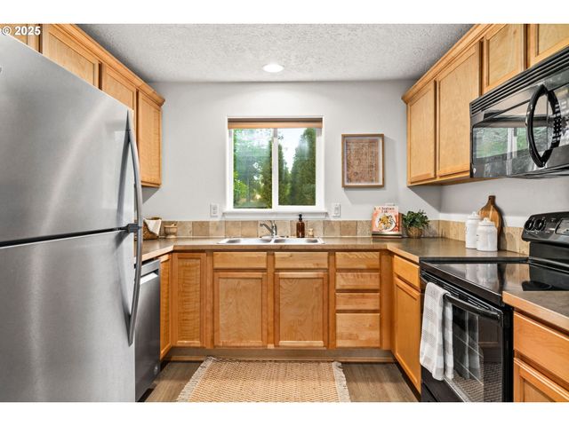 3031 HUMMINGBIRD Ln, Eugene, OR 97405