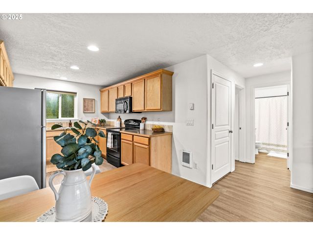 3031 HUMMINGBIRD Ln, Eugene, OR 97405