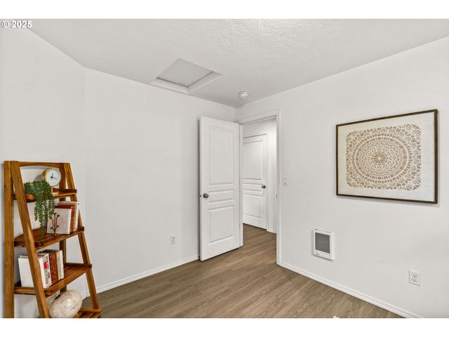 3031 HUMMINGBIRD Ln, Eugene, OR 97405
