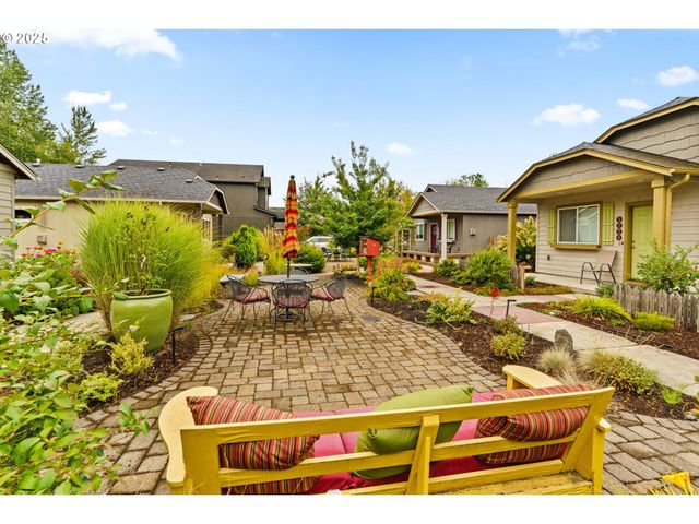 3031 HUMMINGBIRD Ln, Eugene, OR 97405