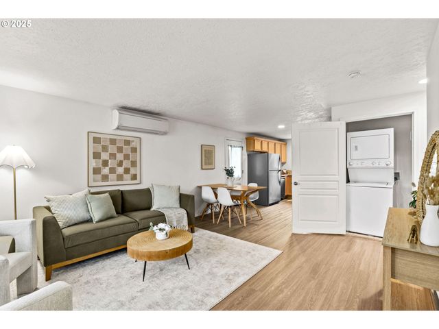 3031 HUMMINGBIRD Ln, Eugene, OR 97405