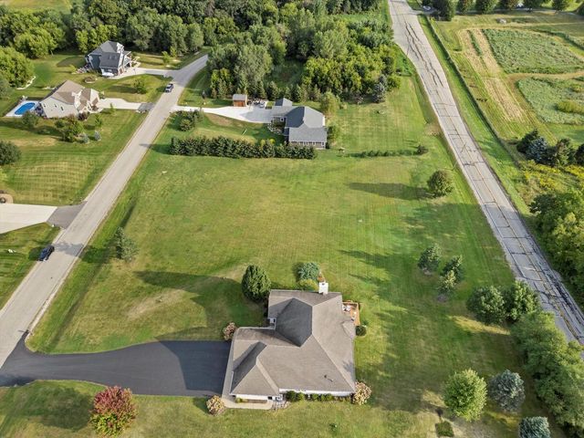 6601 FOXTAIL LANE, Burlington, WI 53105