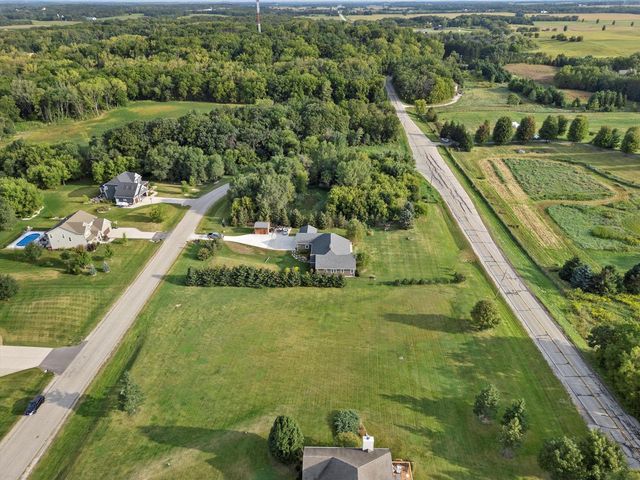 6601 FOXTAIL LANE, Burlington, WI 53105