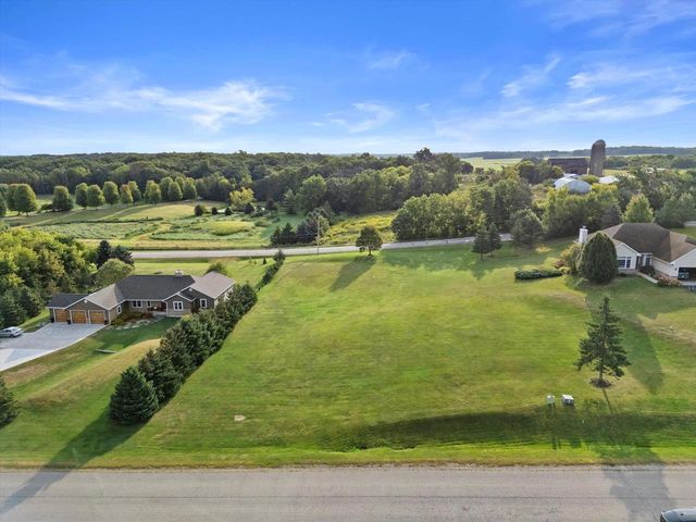 6601 FOXTAIL LANE, Burlington, WI 53105